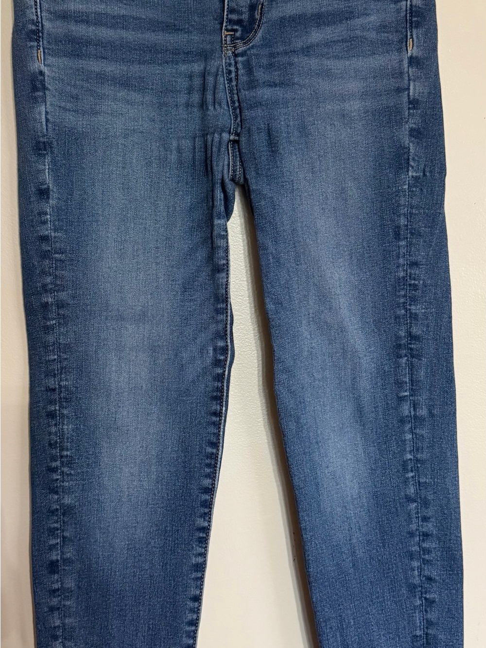 American Eagle Classic Women's Mid-Blue Stretch Denim Jeans